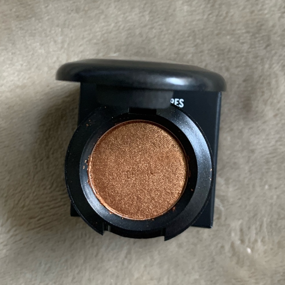 Mac Cosmetics Frost Eyeshadow in Amber Lights BNIB